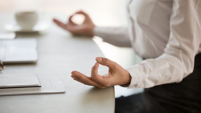 Mindfulness la birou: Exerciții simple pentru reducerea stresului