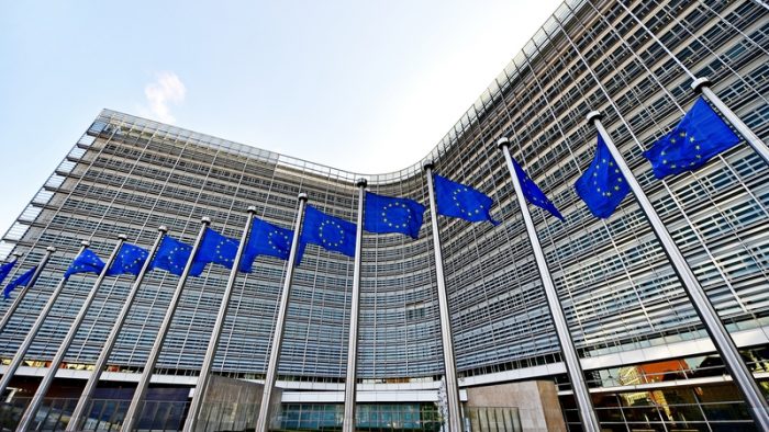 Comisia Europeană cere României ca firmele să fie plătite la timp de autoritățile publice