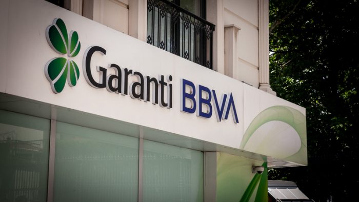 Cum funcționează primul finfluencer din țară: Garanti BBVA introduce un chatbot care va interacționa cu clienții pe site și în social-media