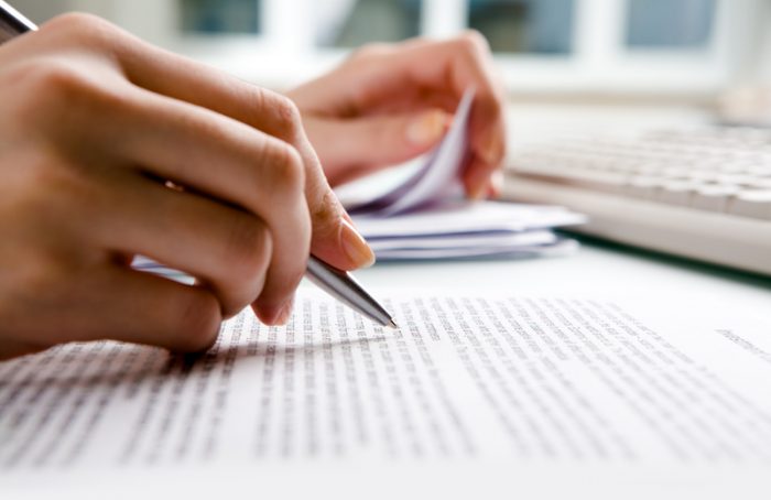 Cum arată structura unui raport de performanță săptămânal care chiar contează, fără date inutile
