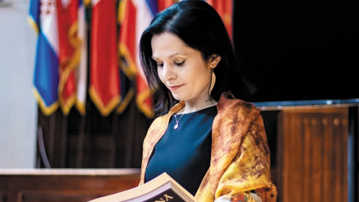 Profa de frumos. Lavinia Anamaria Ungureanu: Literatura este despre noi și ne vorbește, las tinerii să o asculte ca să se audă și pe ei înșiși