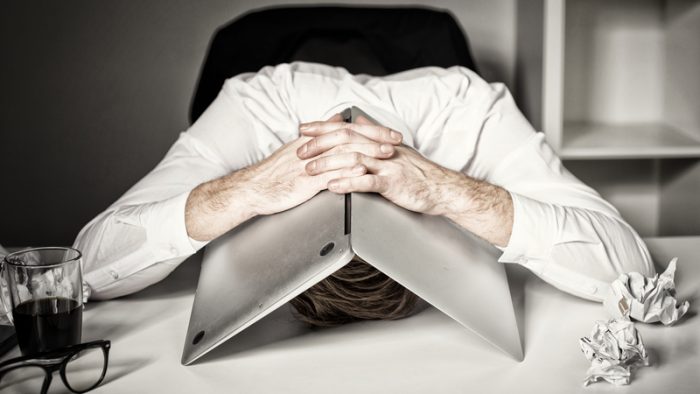 Burnout-ul care pornește de la „n-avem proceduri”