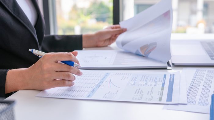 Când toți directorii de top sunt plătiți la fel, companiile pierd din viteză | STUDIU