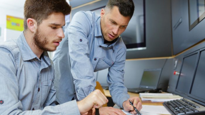 Cum să înveți din internship-uri și voluntariate: de ce experiența contează mai mult decât salariul