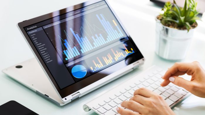 KPI-uri de echipă vs. KPI-uri individuale: unde încep conflictele și cum le eviți