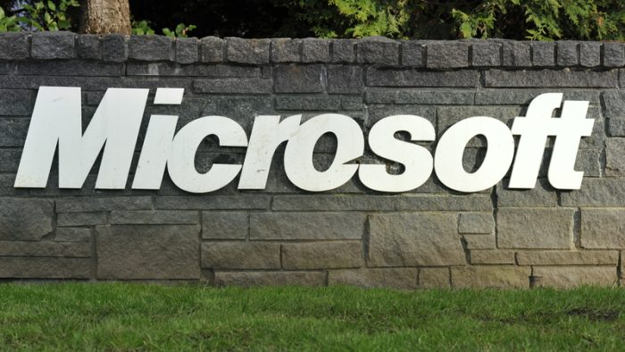 Microsoft concediază mii de angajați pe fondul unei realinieri globale