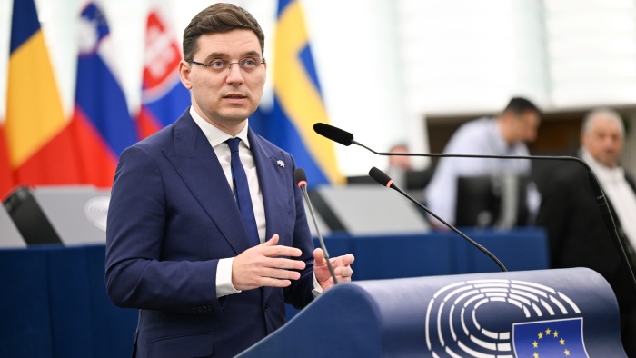 „Viitorul Europei nu poate fi scris fără o Românie prezentă, vocală și implicată. Extremismul, dezinformarea și ura nu pot fi tolerate” | Interviu cu Victor Negrescu, Vicepreședinte al Parlamentului European