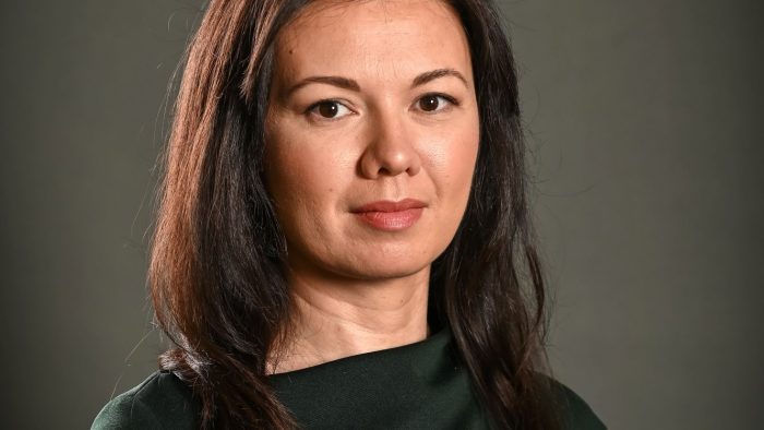 STUDIU: Ce comandă tinerii de pe internet