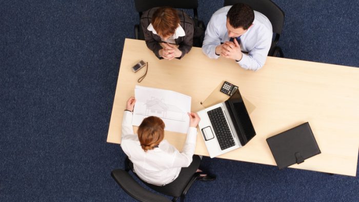 Cum te pregătești pentru o criză de comunicare cu un sistem de răspuns pre-aprobat
