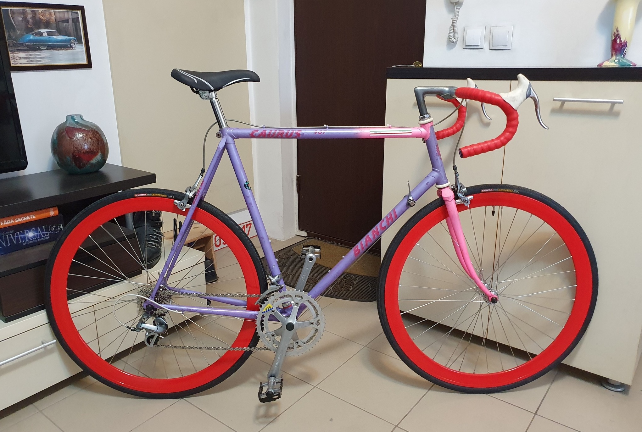 Roata copilăriei se învârte din nou. Povestea bărbatului ieșit la pensie, care recondiționează biciclete vechi – INTERVIU