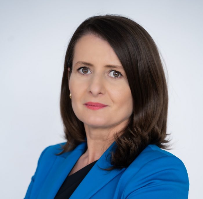 Jurnalista Iulia Petcu preia comunicarea Federaţiei Asociaţiilor Companiilor de Utilităţi din Energie