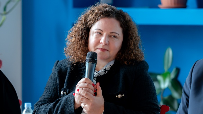 Alina Negru, General Manager, Emerson Romania: Investiția în gândirea critică a angajaților este la fel de importantă ca formarea lor tehnică | CEO + HR Roundtable