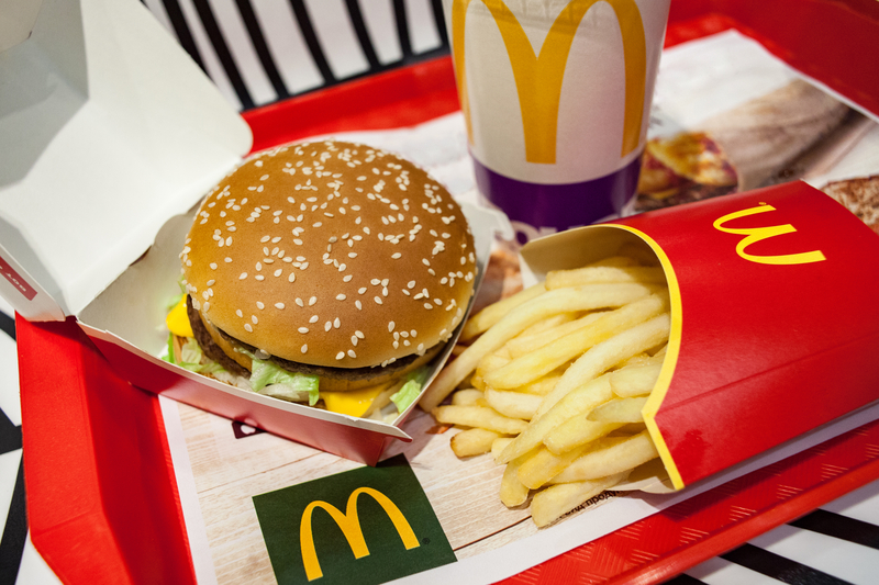 Poveste de brand. De la ce vine numele McDonald’s și cum a creat Ray Kroc acest imperiu