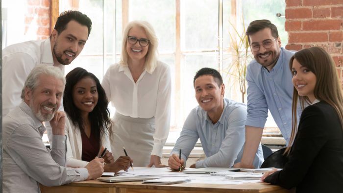 Companiile apelează la reverse mentoring pentru echipe mai diverse