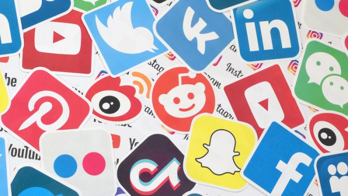 Tinerii români evită LinkedIn, dar domină TikTok. Bogdan-Costin Fârșirotu: Scrolling-ul bate networking-ul, iar viitorul profesional poate să mai aștepte