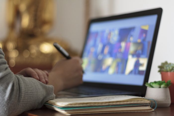 Jobul ca „situationship”: Aproape 60% dintre tinerii angajați văd jobul ca pe o relație temporară - STUDIU