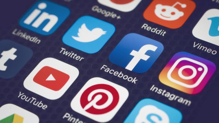 Cum documentezi ce funcționează pe social media ca să nu o iei de la zero lunar