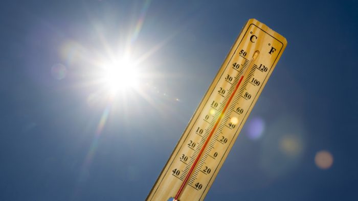 Vremea extremelor: România intră sub coduri roșii de caniculă și vijelii. Unde vor fi 41 de grade și unde lovesc furtunile | HARTĂ