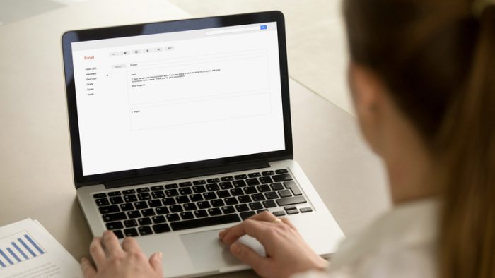 Prea conectați, prea obosiți. Efectele invaziei tehnologice asupra sănătății mintale a angajaților