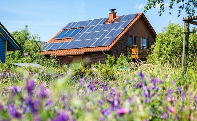 E.ON depășește 100.000 de clienți pe segmentul soluțiilor energetice în prima jumătate a anului 2025