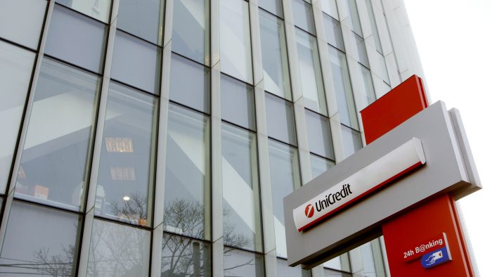 Fuziune majoră pe piața bancară românească: UniCredit preia Alpha Bank și își consolidează poziția în România