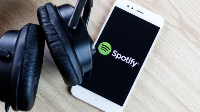 Spotify lansează funcția de mesagerie: utilizatorii pot împărtăși muzică, podcasturi și cărți audio fără să părăsească aplicația