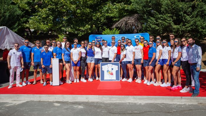 Parteneriat pe apa Mondialului de Canotaj de la Shanghai: OPTIblu echipează sportivii români
