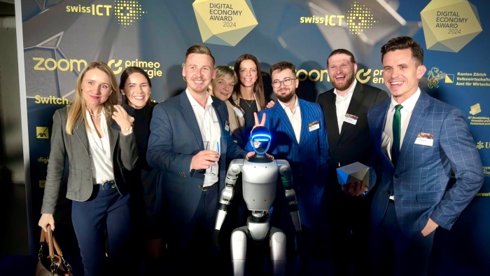 De la teologie la tehnologie ‑ Sfântă Nebunie! ‑ Povestea unui visător rebel. Nimrod Malinas, democratizarea roboților și pariul lui pe unicorn