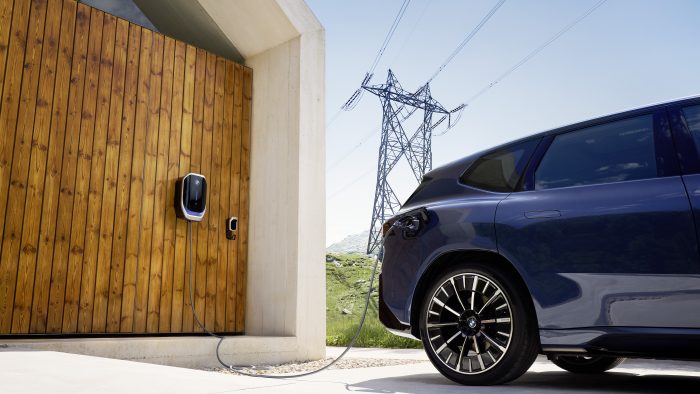 Mașinile electrice pot deveni sursa de energie a viitorului. BMW și E.ON fac primul pas
