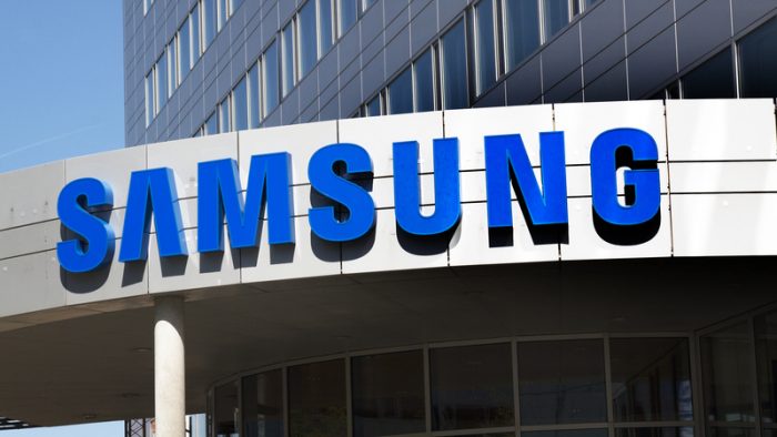 Samsung pregătește o surpriză pentru această toamnă: primul smartphone care se pliază în trei