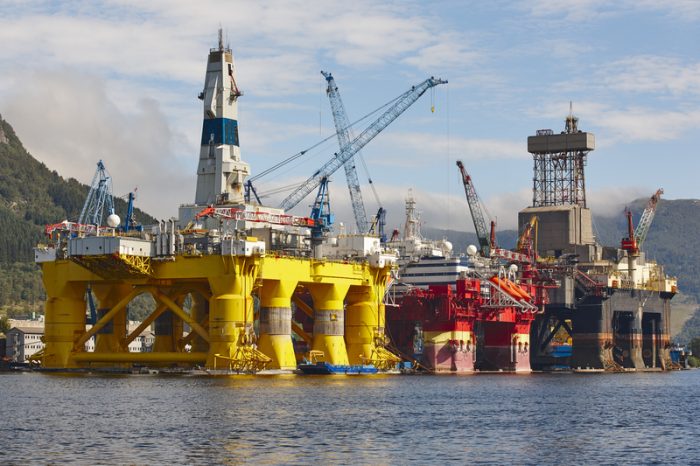 Petrolul înregistrează scăderi importante ale prețurilor. De ce se află sub presiune | ANALIZĂ XTB