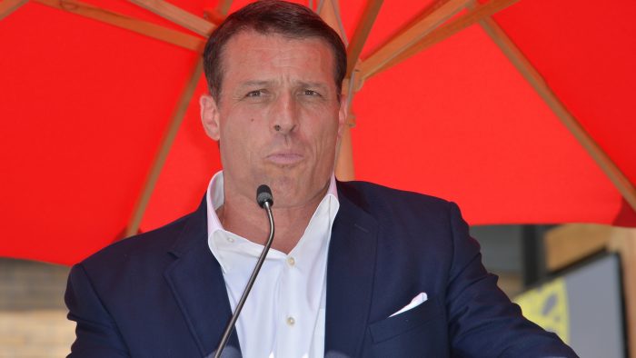 Cum să-ți construiești o carieră de succes: Lecții de la Tony Robbins