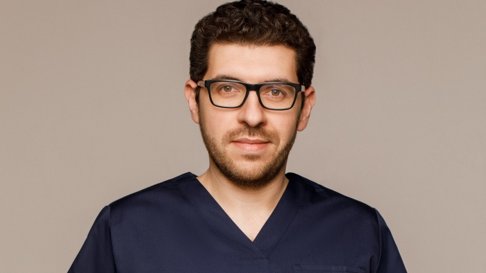 Dr. Alexandru Cristescu, Medic Primar Neurochirurg: „Dacă ai veleități practice, ai gestica fină și îți place să lucrezi cu precizie, ți se potrivește profesia de neurochirurg”